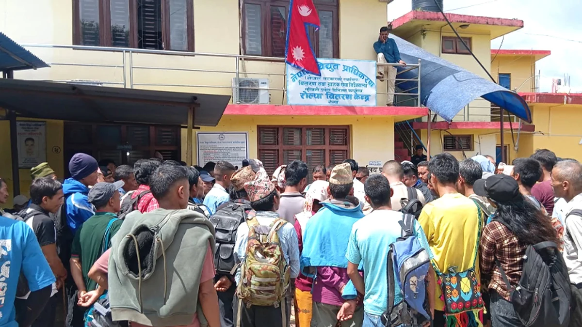 विद्युत् सेवा माग्दै रोल्पाली आन्दोलित